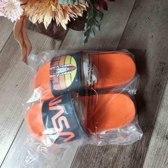 NWT NASA Unisex Kids Slide Sandals Size 13-1 Orange Black - Picture 1 of 7